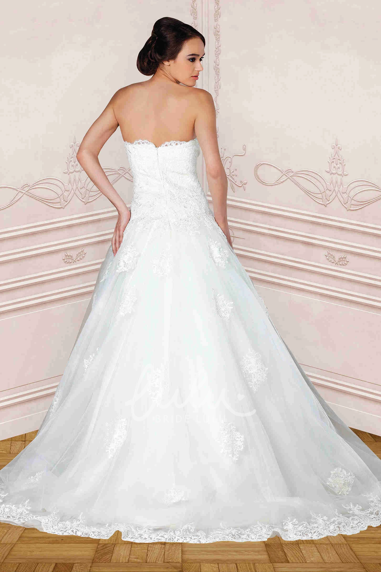 Lace Strapless Ball Gown Wedding Dress with Appliques Floor-Length Zipper Dress