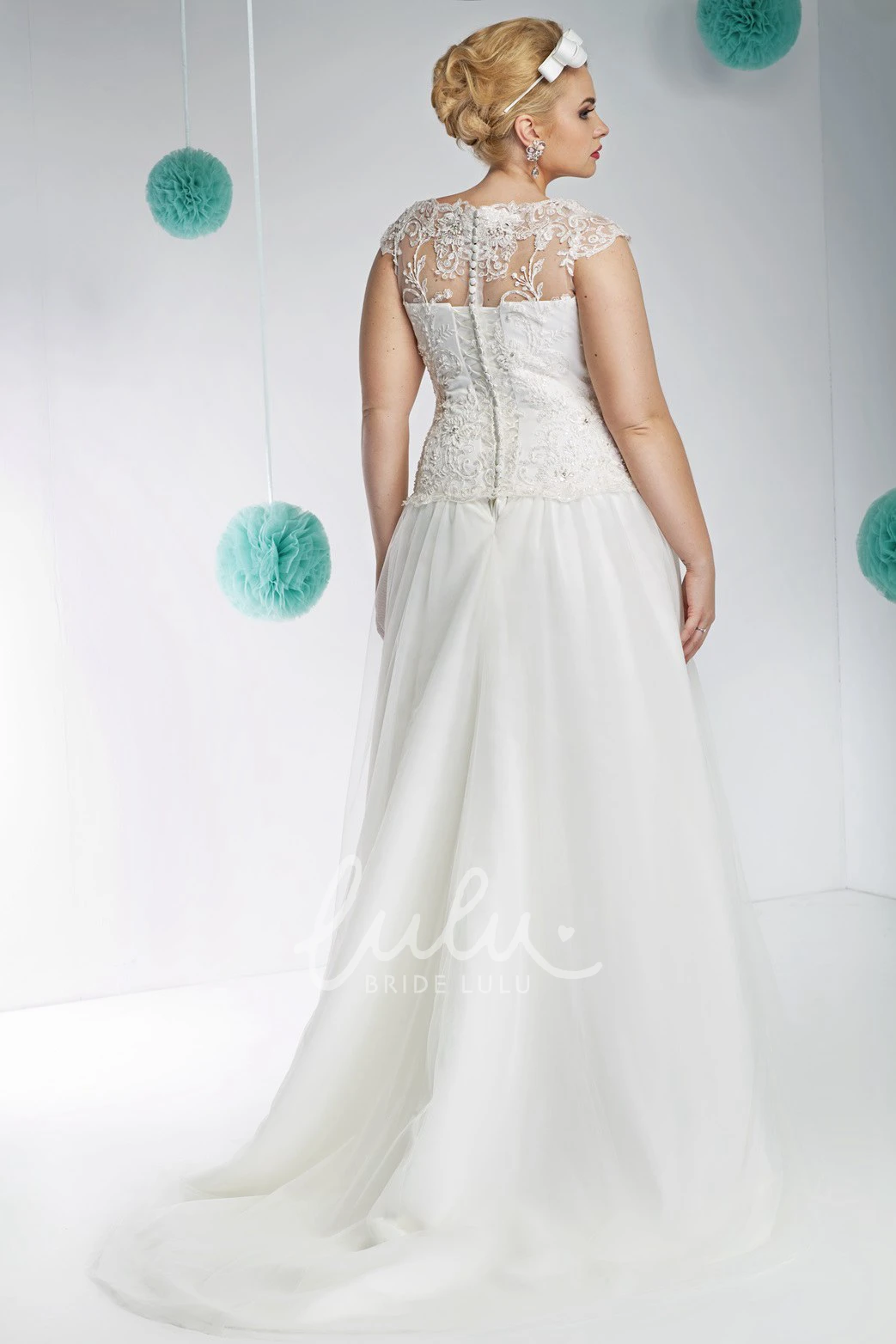 Plus Size Lace&Tulle V-Neck Wedding Dress with Appliques