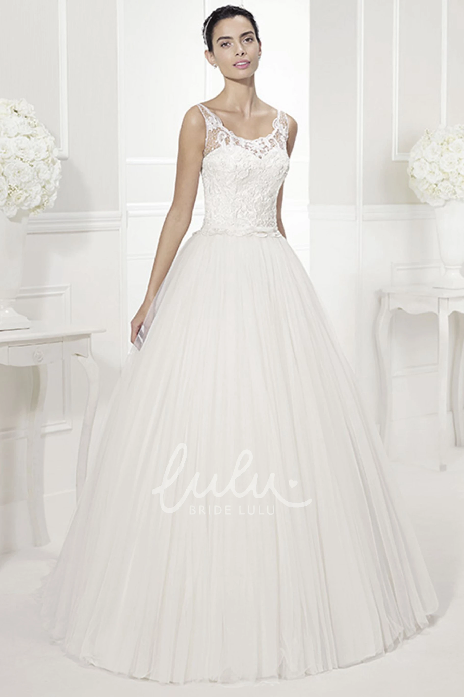 Appliqued Bodice Tulle Ball Gown with Scoop Neck for Wedding