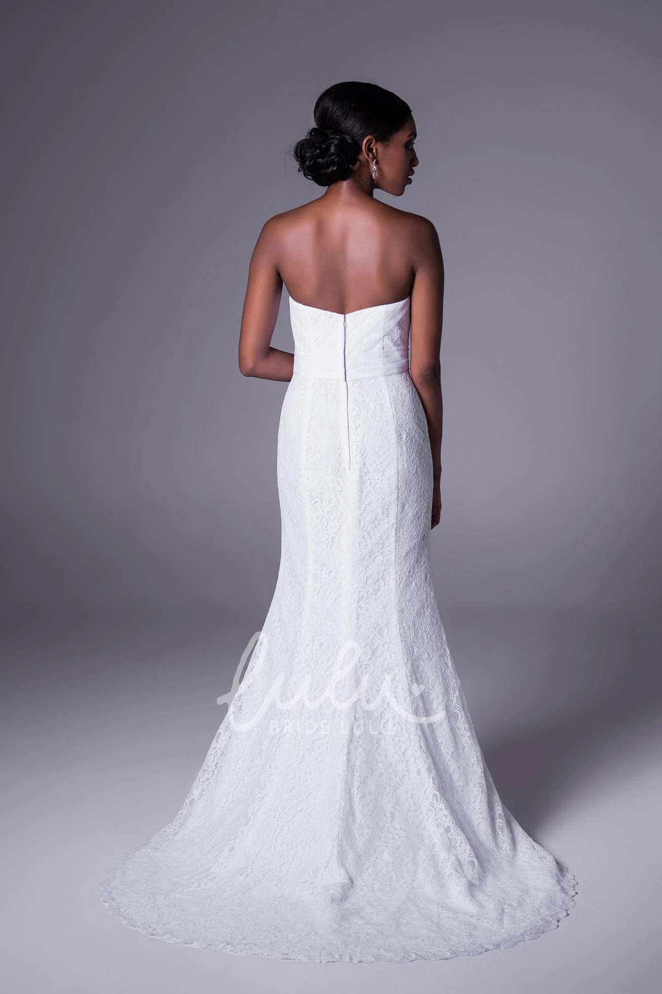 Sleeveless A-Line Lace Wedding Dress with Appliques and Sweetheart Neckline