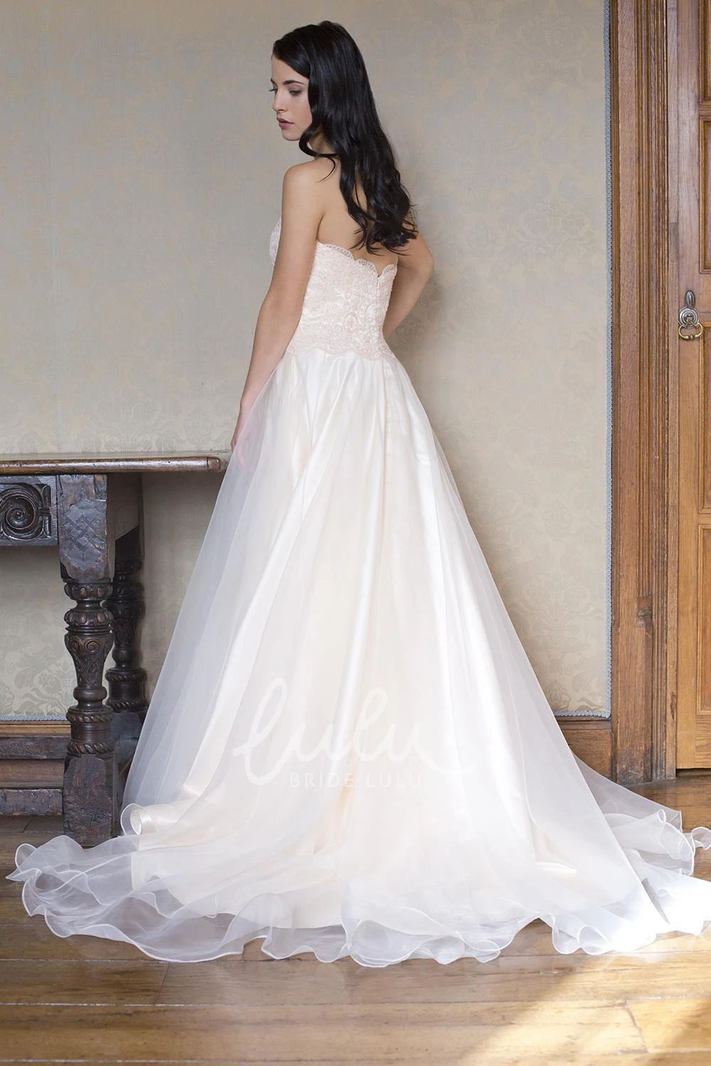Organza Lace Sweetheart A-Line Wedding Dress Floor-Length Sleeveless