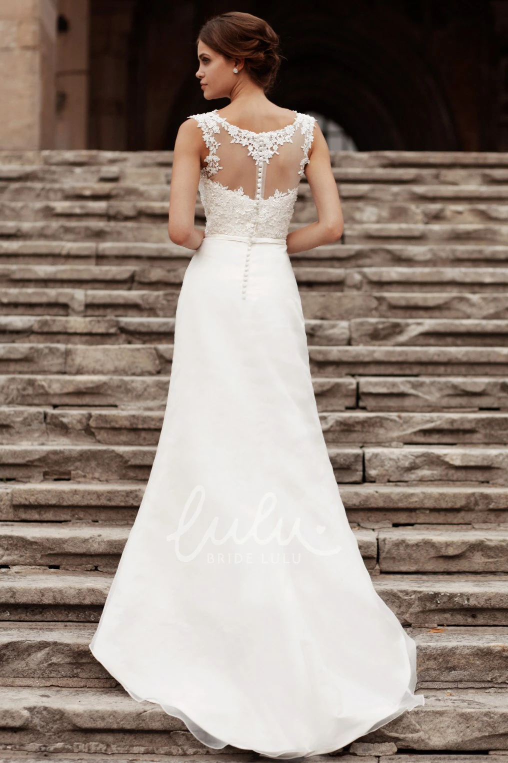 Sleeveless Lace&Satin Sheath Wedding Dress with Appliqued Scoop Neck and Bow