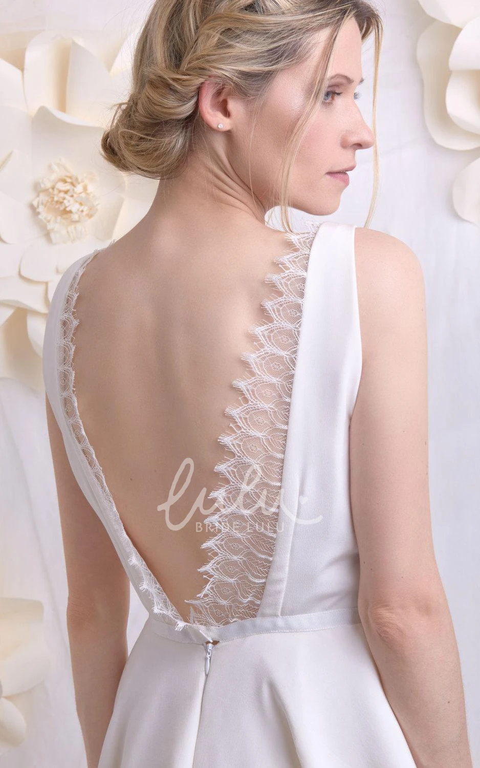 Backless Lace Wedding Dress with Elegant Style