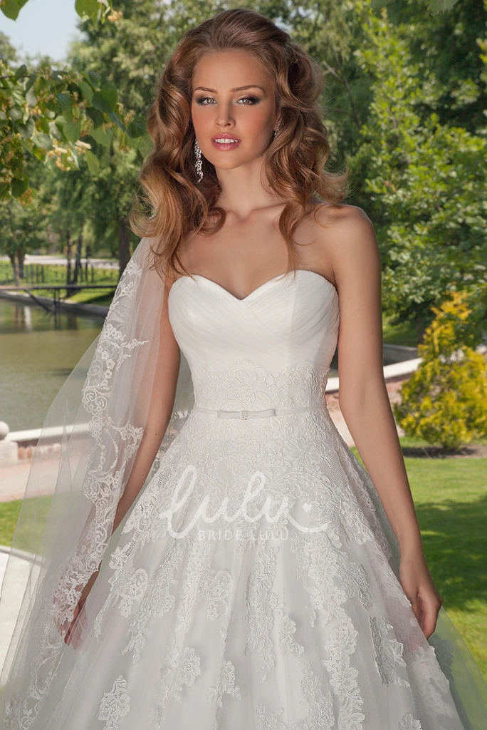 Floor-Length Tulle Wedding Dress with Cap-Sleeves and Appliques