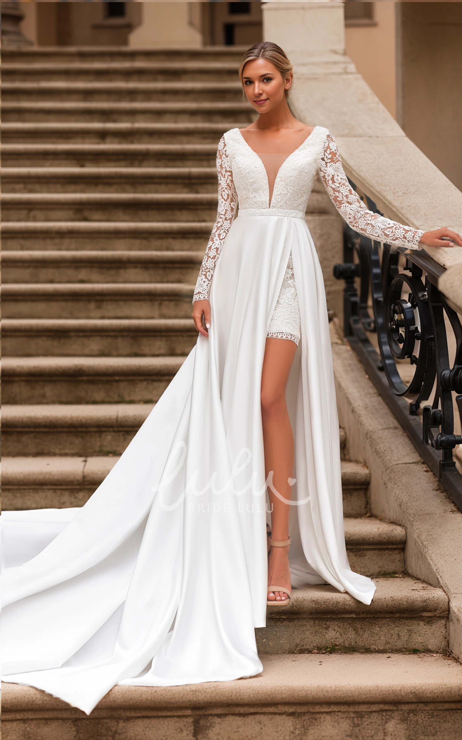 Vintage Bohemian Floral A-Line Lace Detachable Train Mini Wedding Dress Rustic Country Two Piece V-Neck Detachable Train Bridal Gown