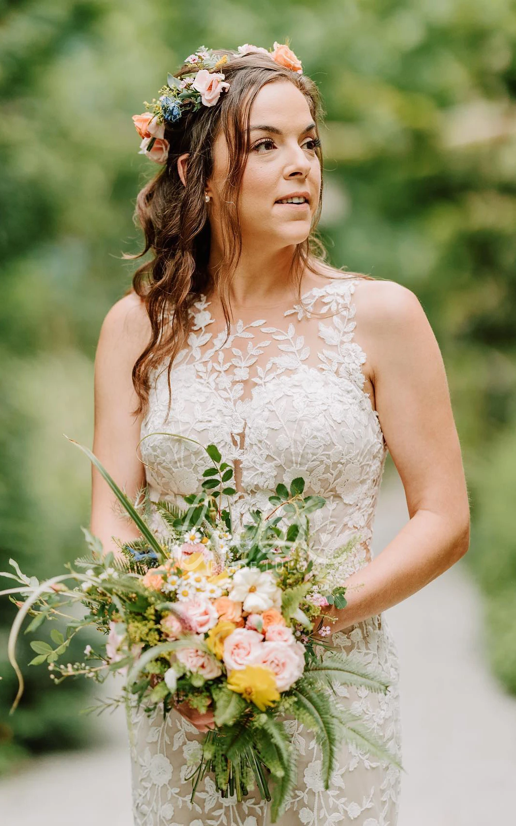 Modern Country Sweetheart Neckline Wedding Dress Sleeveless Open Back Lace Petals Gown