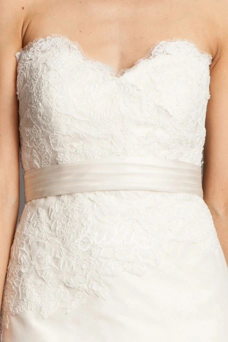 A-Line Sweetheart Lace Wedding Dress with Bow Floor-Length Sleeveless