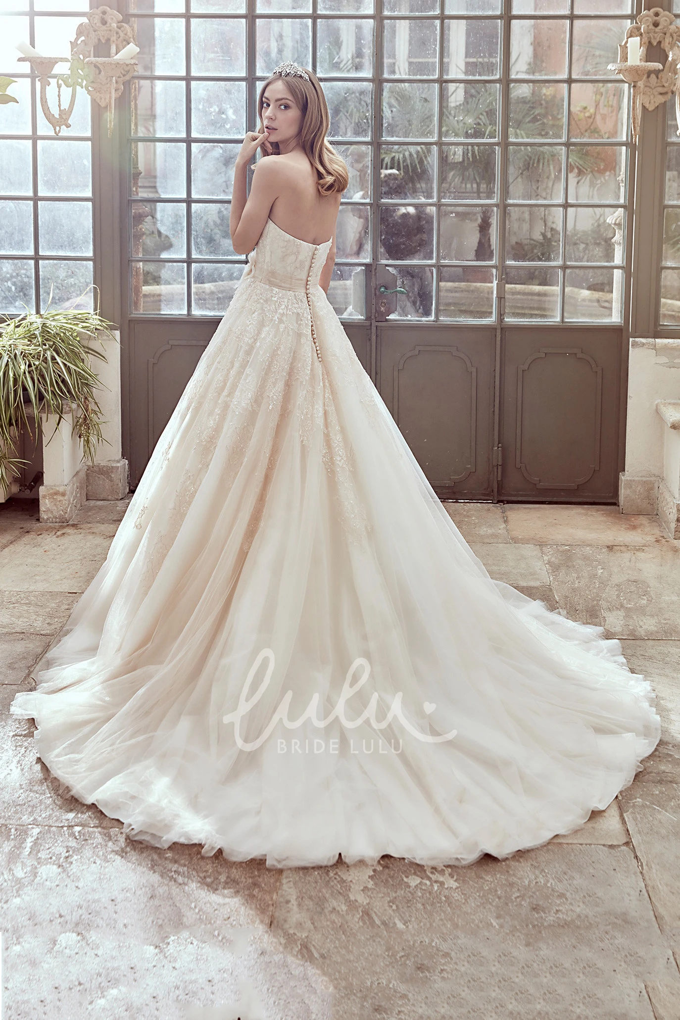 A-Line Sweetheart Wedding Dress with Side Floral Waist and Beaded Appliques Unique Bridal Gown