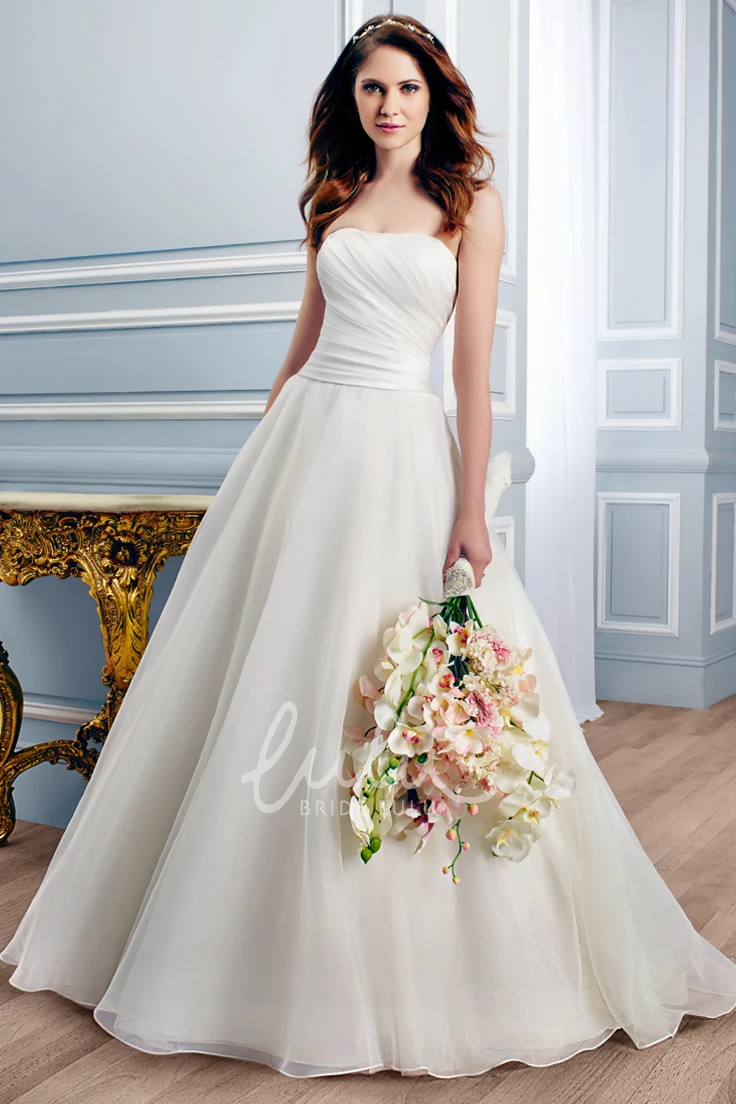 Strapless Ruched Chiffon Wedding Dress with Court Train Elegant Bridal Gown 2025