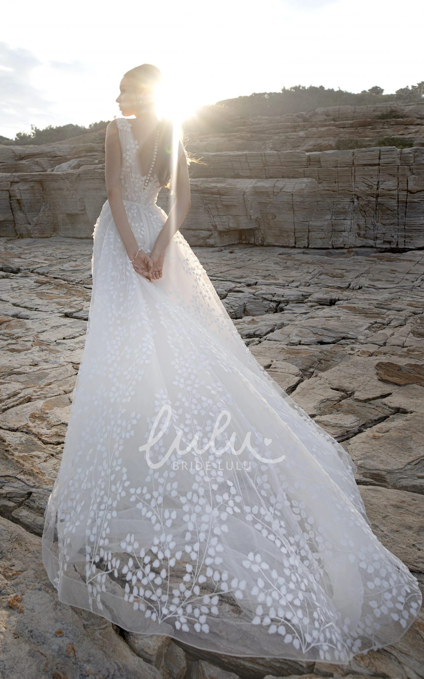Adorable Fall Autumn Flowy Petal Lace Wedding Dress A-Line Deep V-Neck Gown with Train
