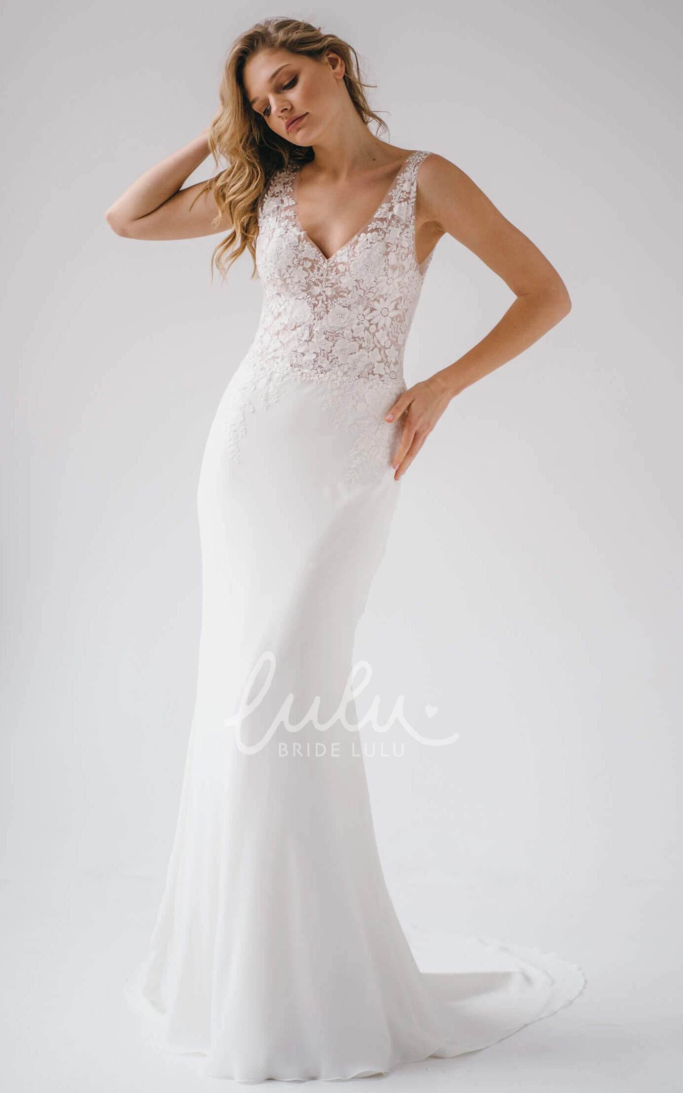 Casual Mermaid Chiffon V-neck Wedding Dress with Appliques Sleeveless