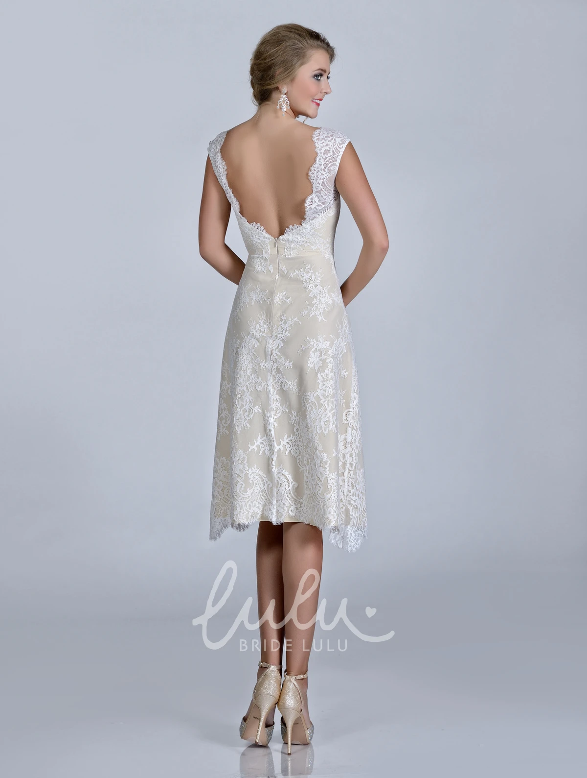 Knee Length Cap Sleeve Lace Wedding Dress with Crystal Brooch Classic Bridal Dress