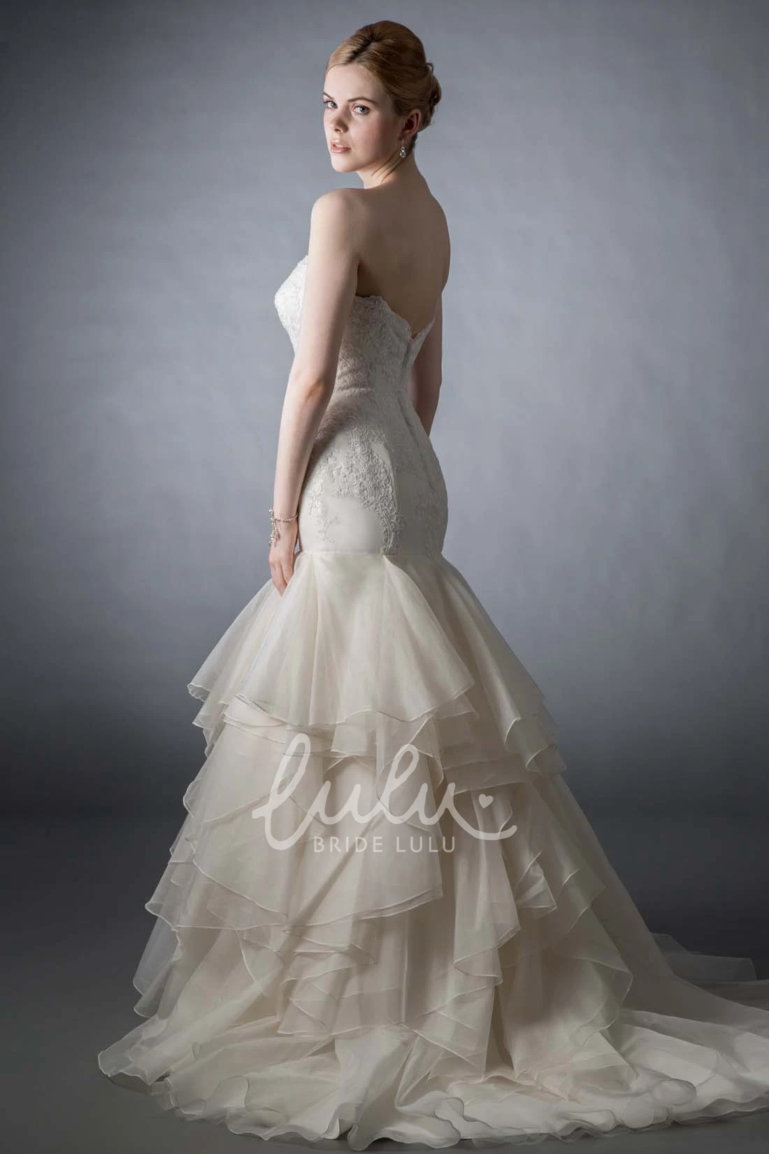 Sweetheart Mermaid Wedding Dress with Appliques and Sleeveless Design Stunning Bridal Gown