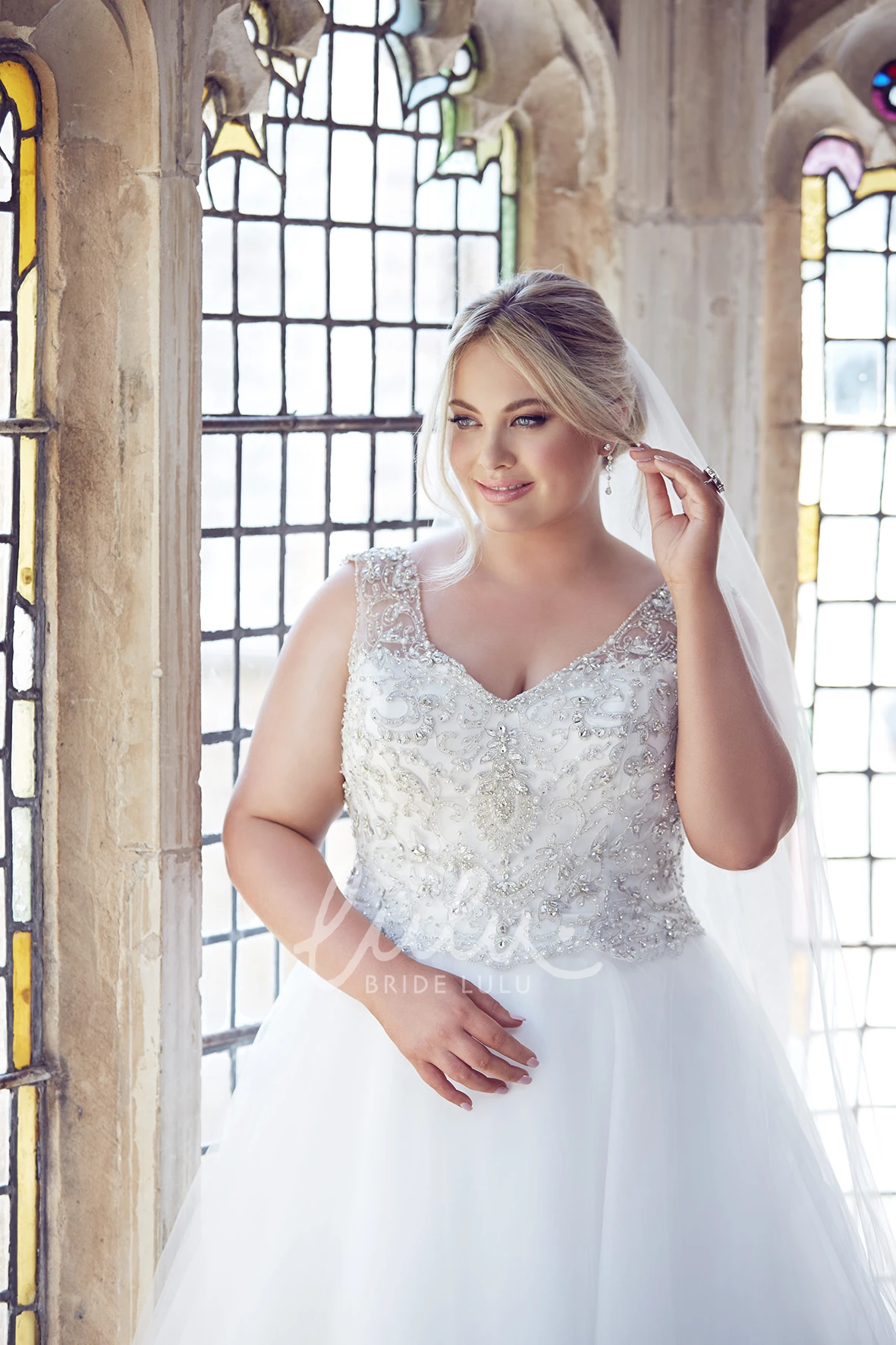 V-Neck Tulle Ball Gown Plus Size Wedding Dress with Beading Modern Bridal Gown