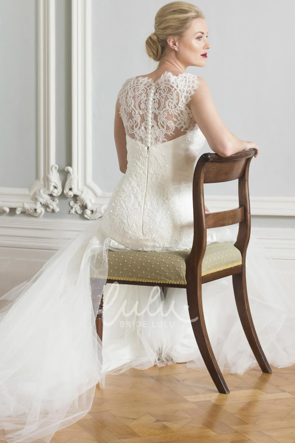 V-Neck Appliqued A-Line Wedding Dress with Sleeveless Tulle&Lace Floor-Length Design