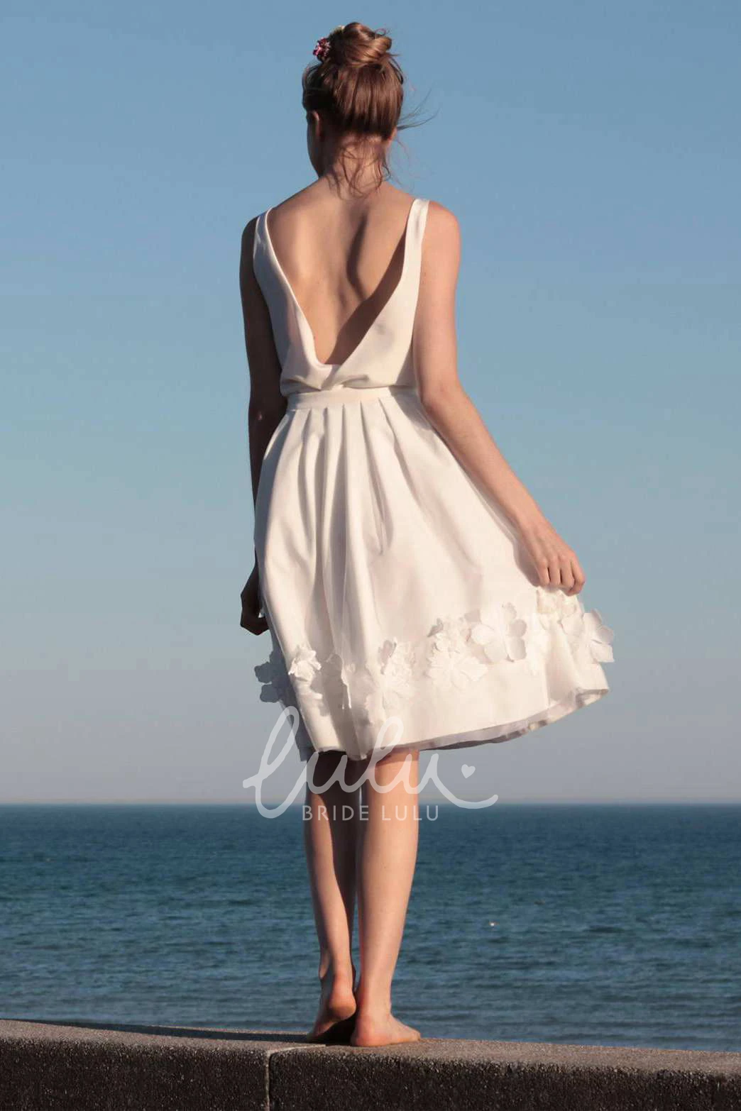 Long Sleeve Knee-Length Dress with Appliques Scoop-Neck & Classy