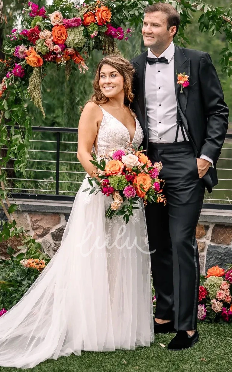 Sexy Spaghetti A-Line Wedding Dress Beach Lace Appliques Fall Autumn Gown with Sweep Train