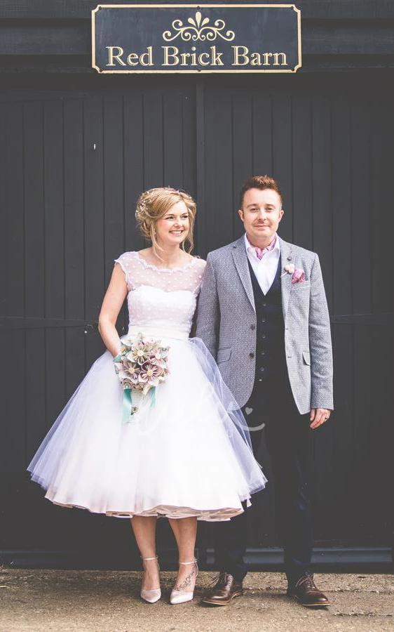 Tea-Length Tulle Lace Wedding Dress with Cap Sleeves in 1950s Style
