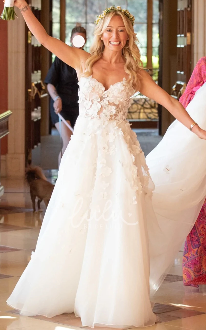 Elegant Lace Organza Wedding Dress with Spaghetti Straps Open Back and Appliques