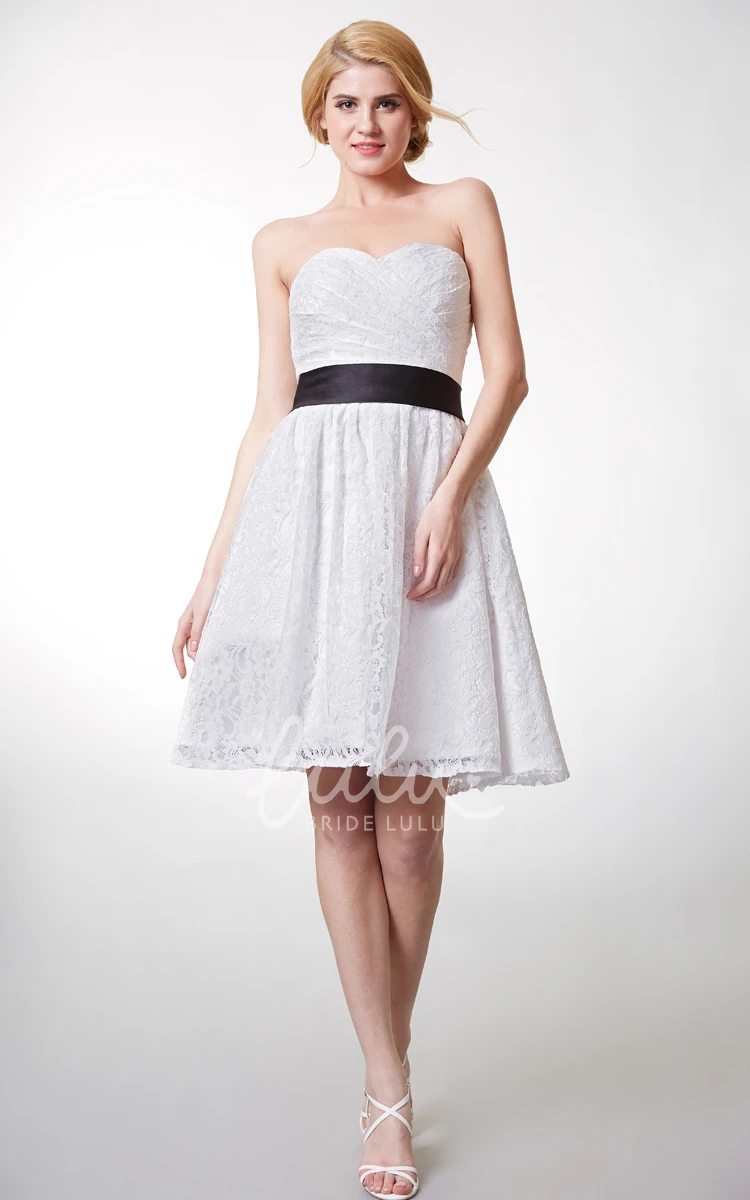 Knee-Length Lace Bridesmaid Dress with Sweetheart Neckline
