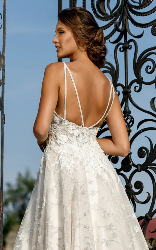 Sleeveless Spaghetti A Line Organza Wedding Dress with Appliques Romantic Wedding Dress