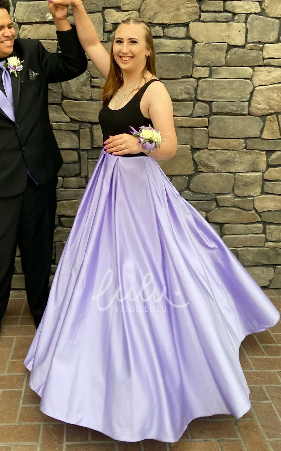 Satin A-Line Open Back Formal Formal Dress with Scoop Neckline