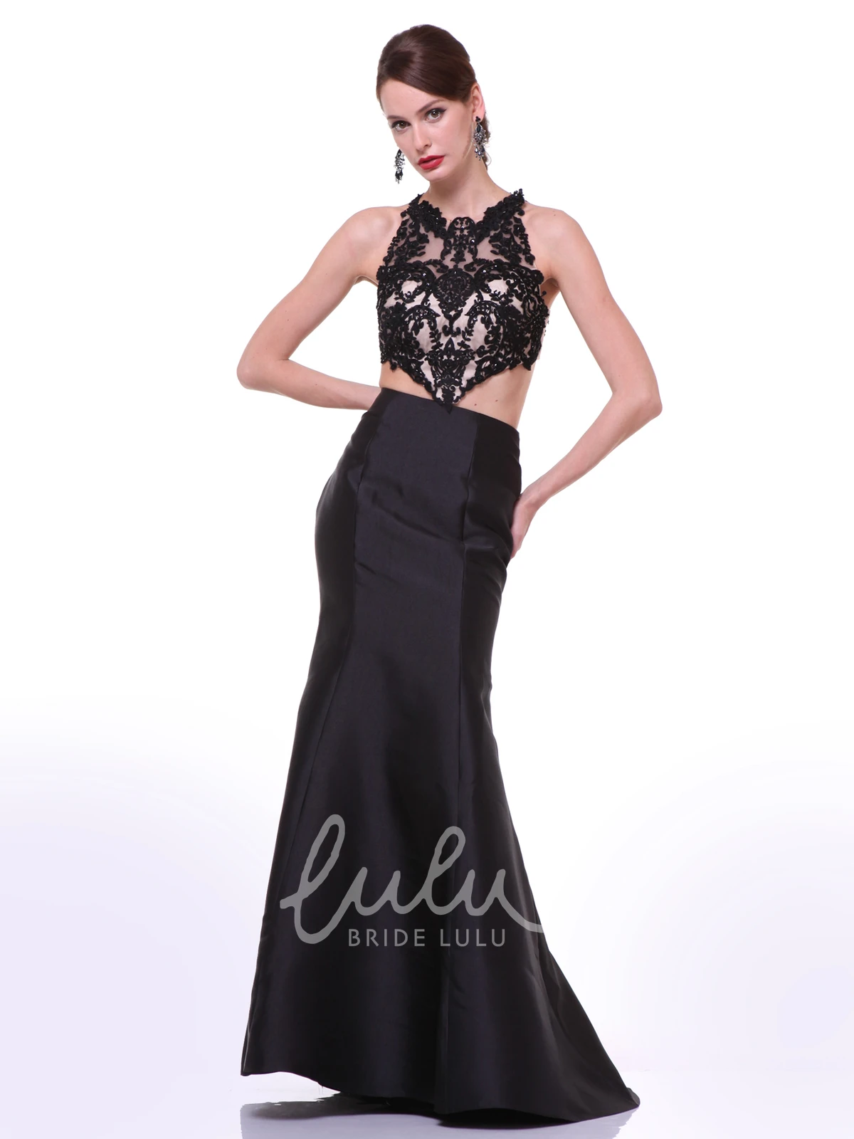 Jewel-Neck Sleeveless Satin Formal Dress with Appliques Sheath Style