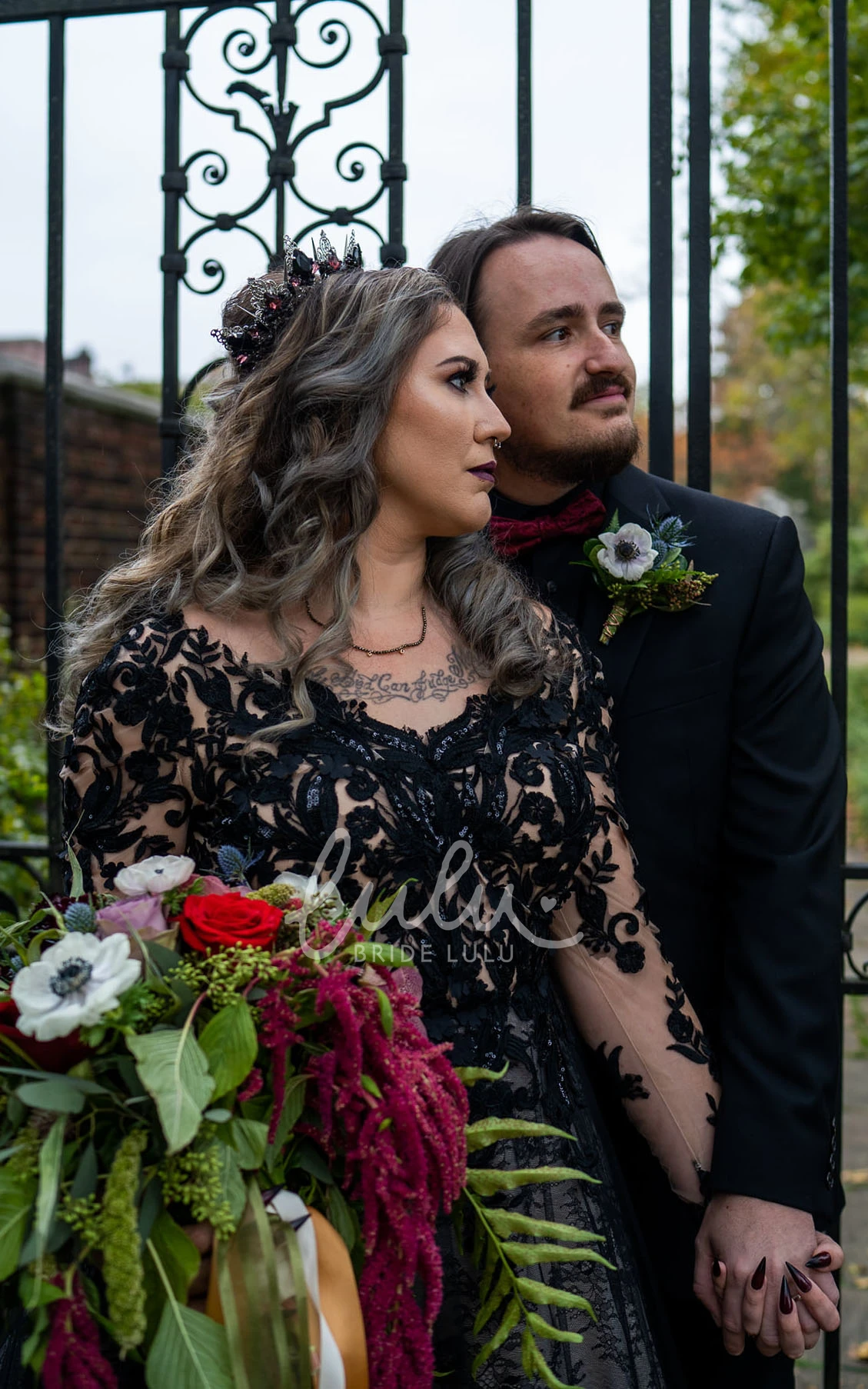 Modest A-Line Tulle Wedding Dress V-Neck with Appliques Country Style