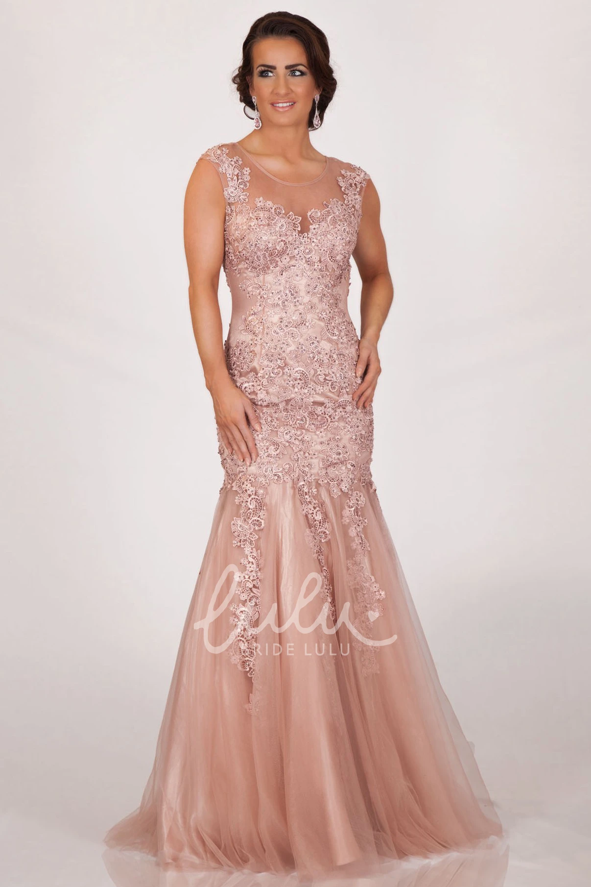 Sleeveless Mermaid Tulle Prom Dress with Appliques and Keyhole Elegant Women's Formal Dress