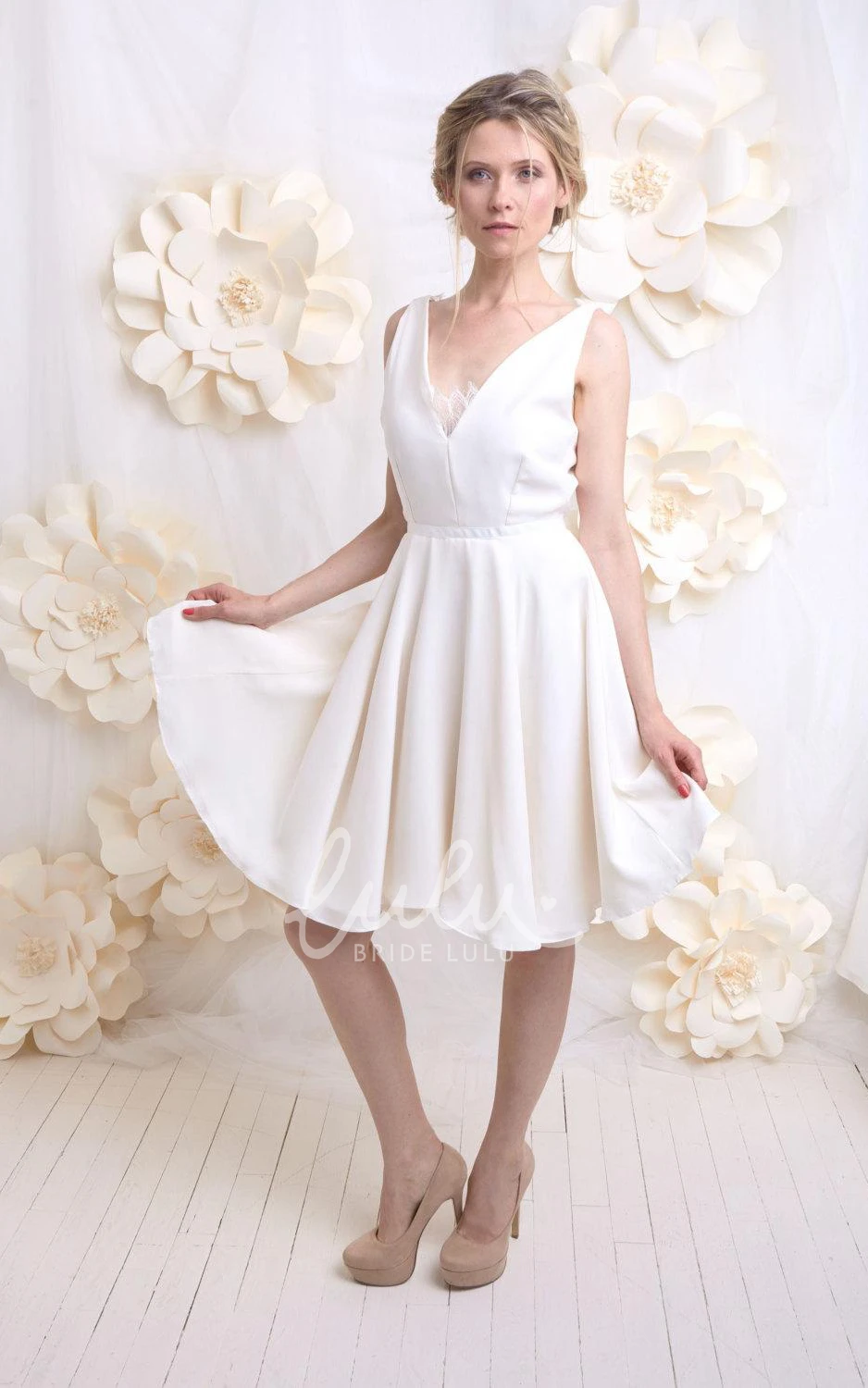 Backless Lace Wedding Dress with Elegant Style