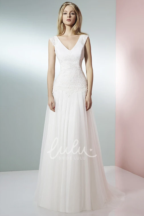 Maxi Appliqued Tulle Wedding Dress with V-Neck and Court Train V-Neck Wedding Dress