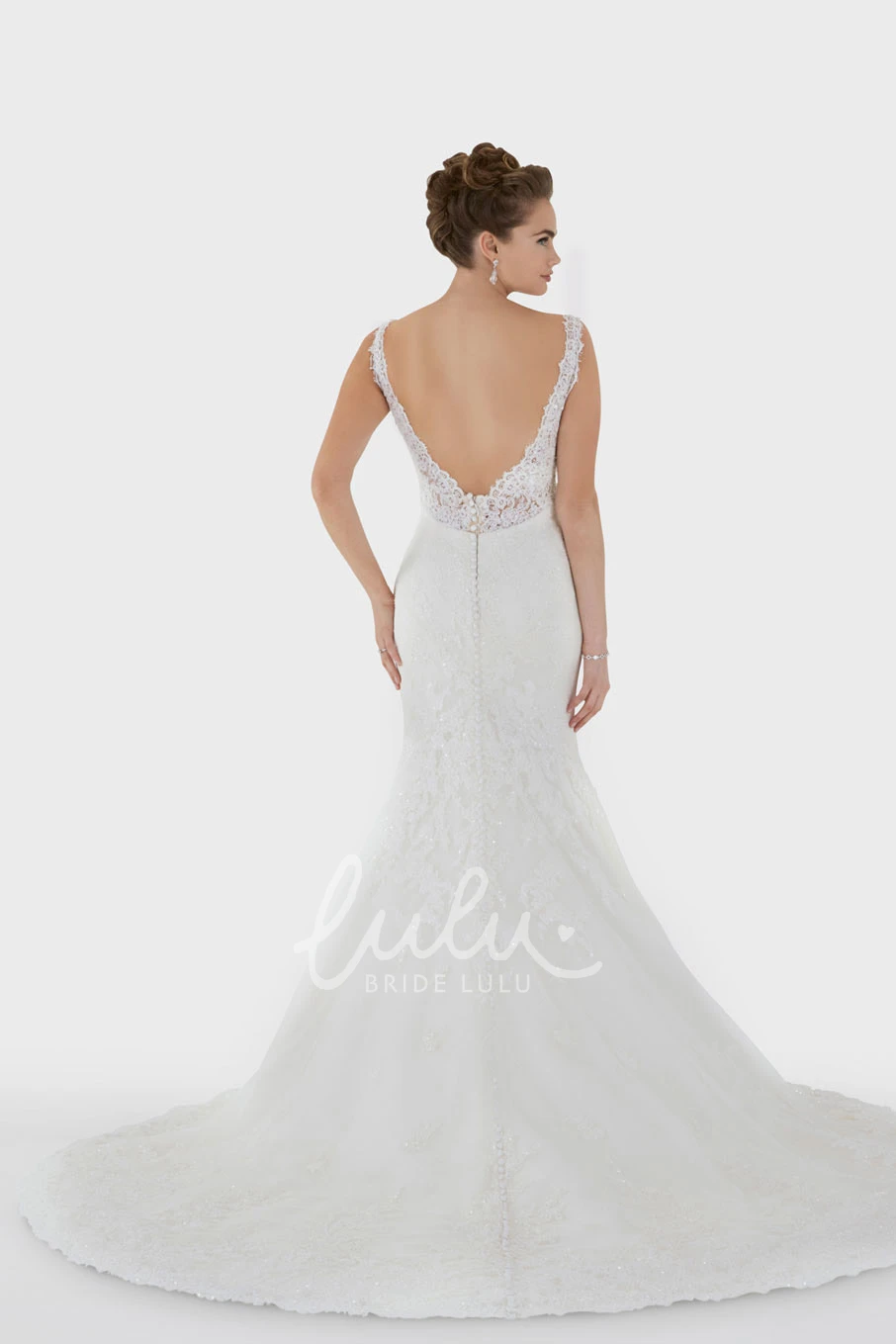 Lace Appliqued Trumpet Wedding Dress with V-Neck and Court Train