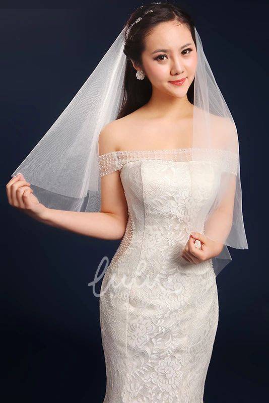 Short Applique Fingertip Wedding Veil for Brides