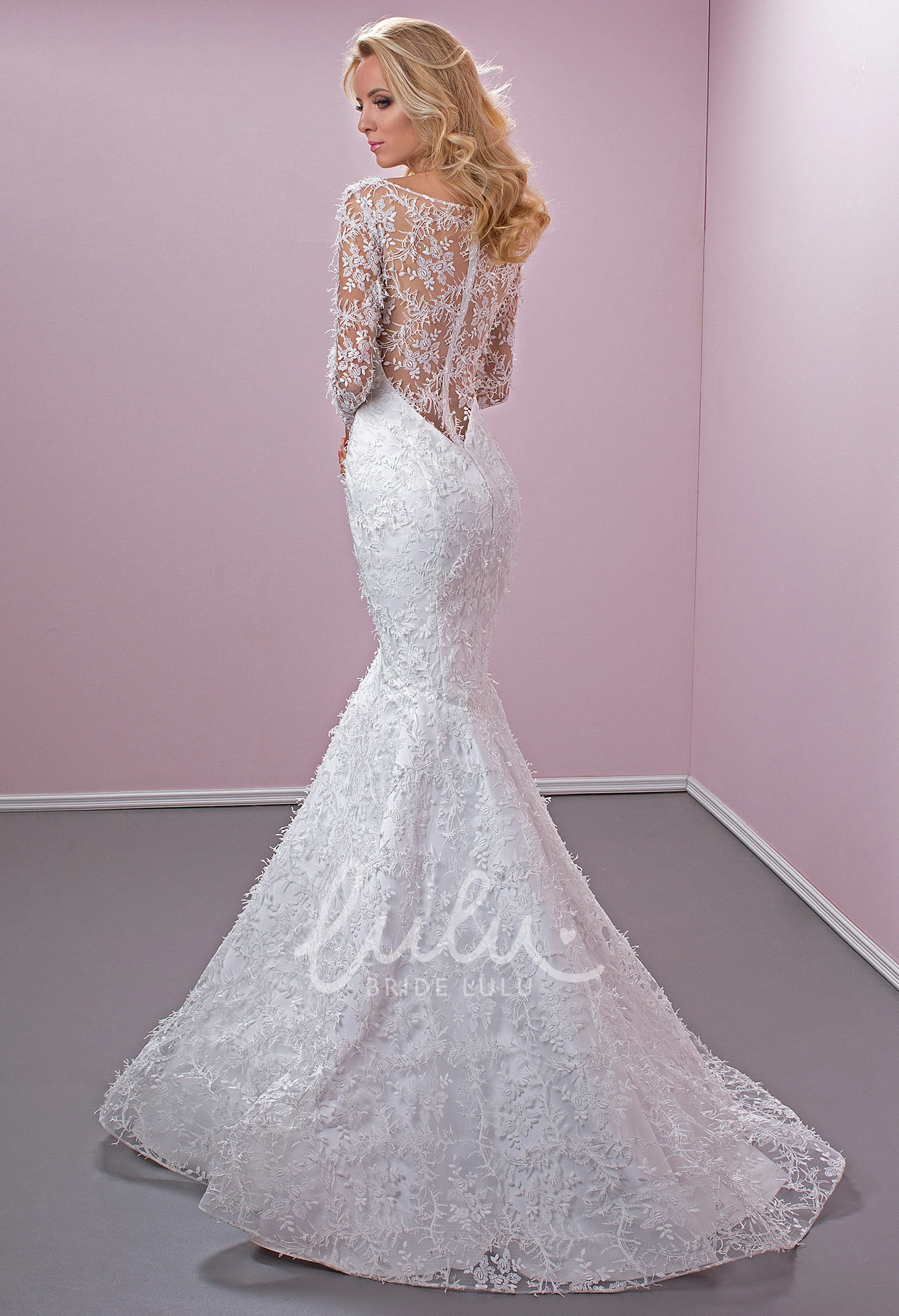 Long Sleeve Mermaid Lace Wedding Dress Appliqued Scoop Neck Court Train