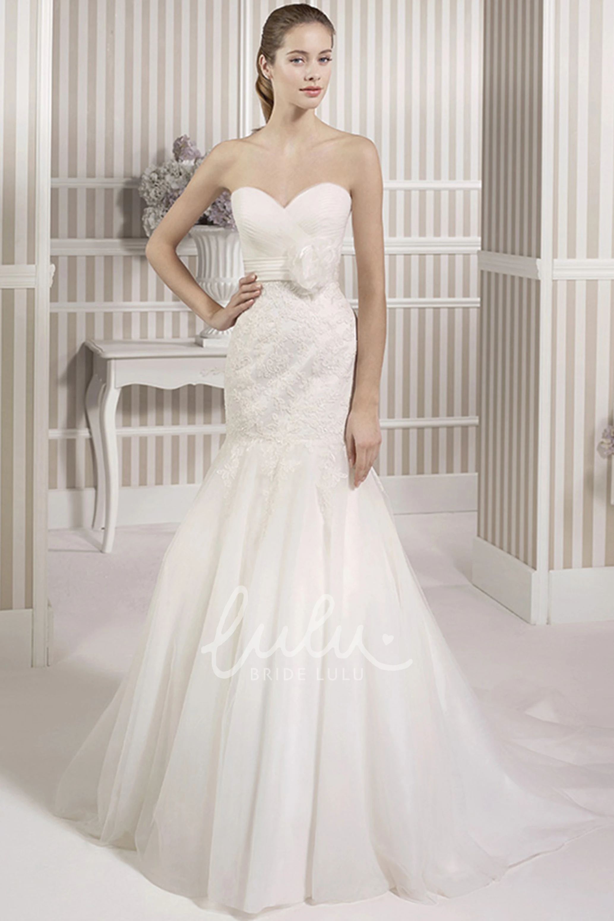 Sweetheart Tulle Trumpet Wedding Dress with Appliques and Criss Cross Elegant Bridal Gown