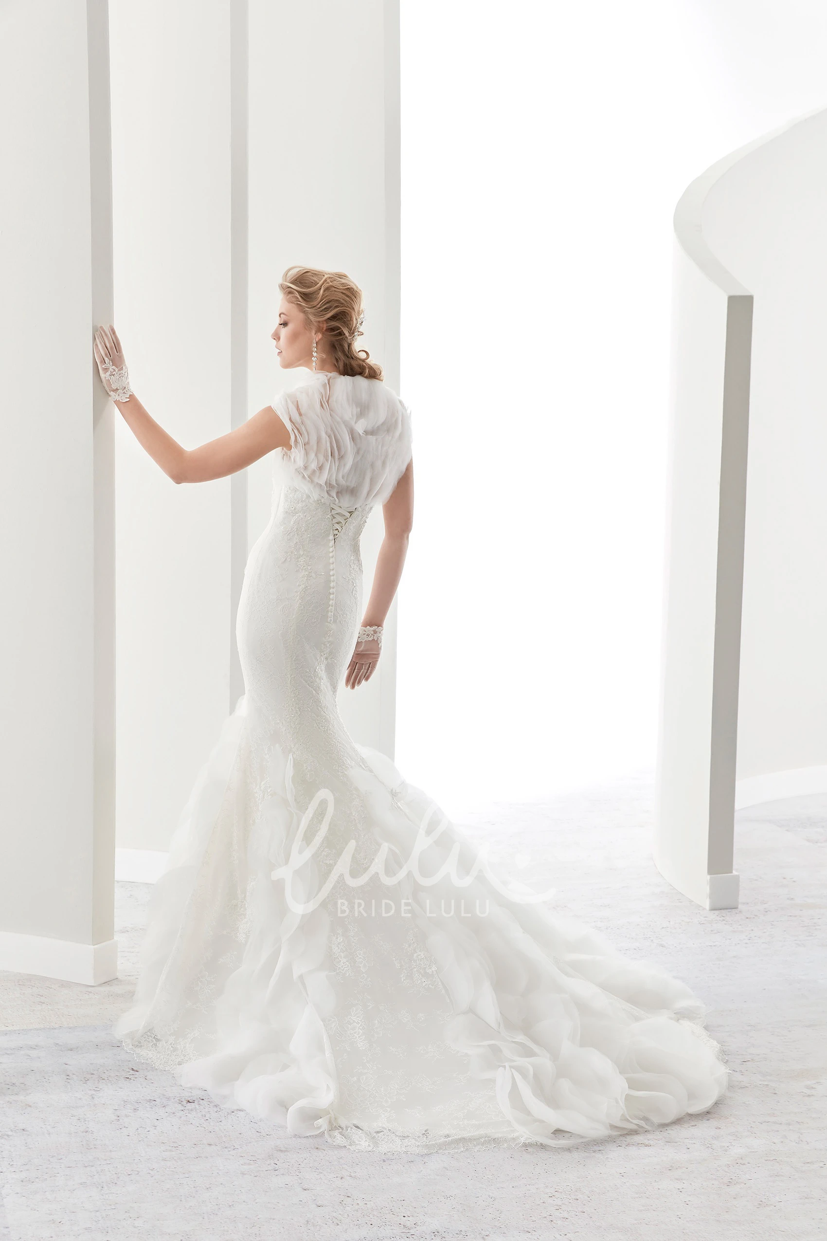 Lace Sheath Wedding Dress with Sweetheart Neckline and Mermaid Style