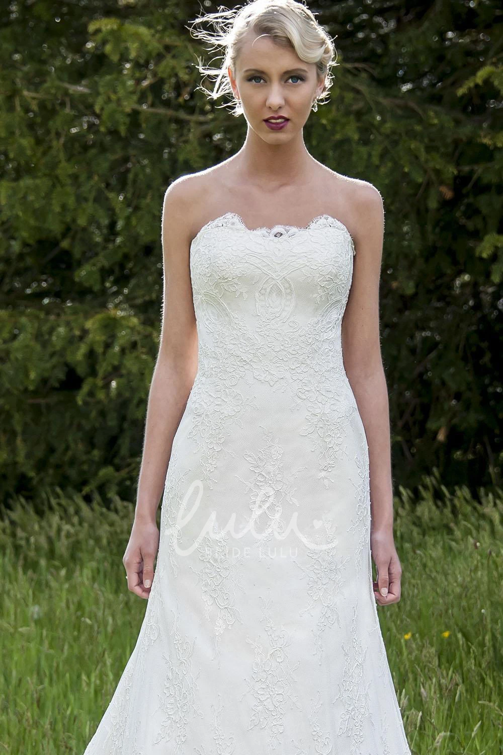 Strapless Lace A-Line Wedding Dress Floor-Length Appliqued Bridal Gown