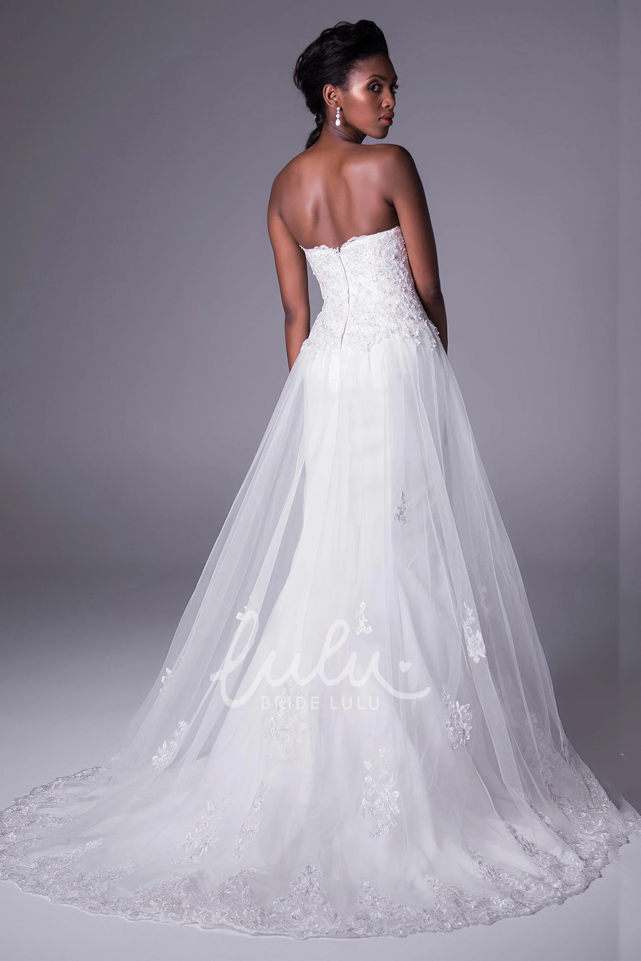 Sleeveless Maxi A-Line Lace and Tulle Wedding Dress with Appliques