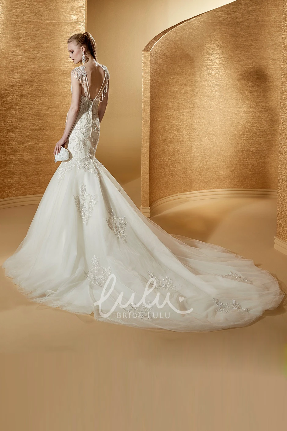 Court-Train Mermaid Wedding Dress with Fine Appliques and Sweetheart Neckline