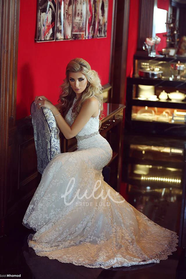 Gorgeous Lace Mermaid Warm Wedding Dresses Beadings Sweep Train Bridal Gowns With Bottons