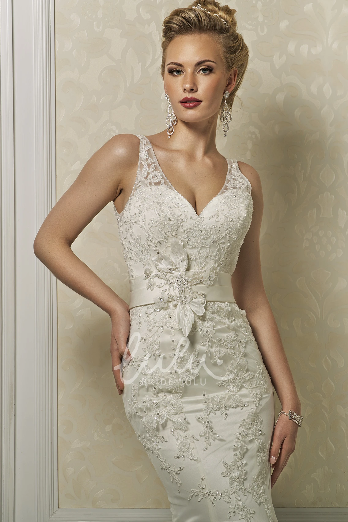 Sheath Lace V-Neck Wedding Dress with Beading Sleeveless Long