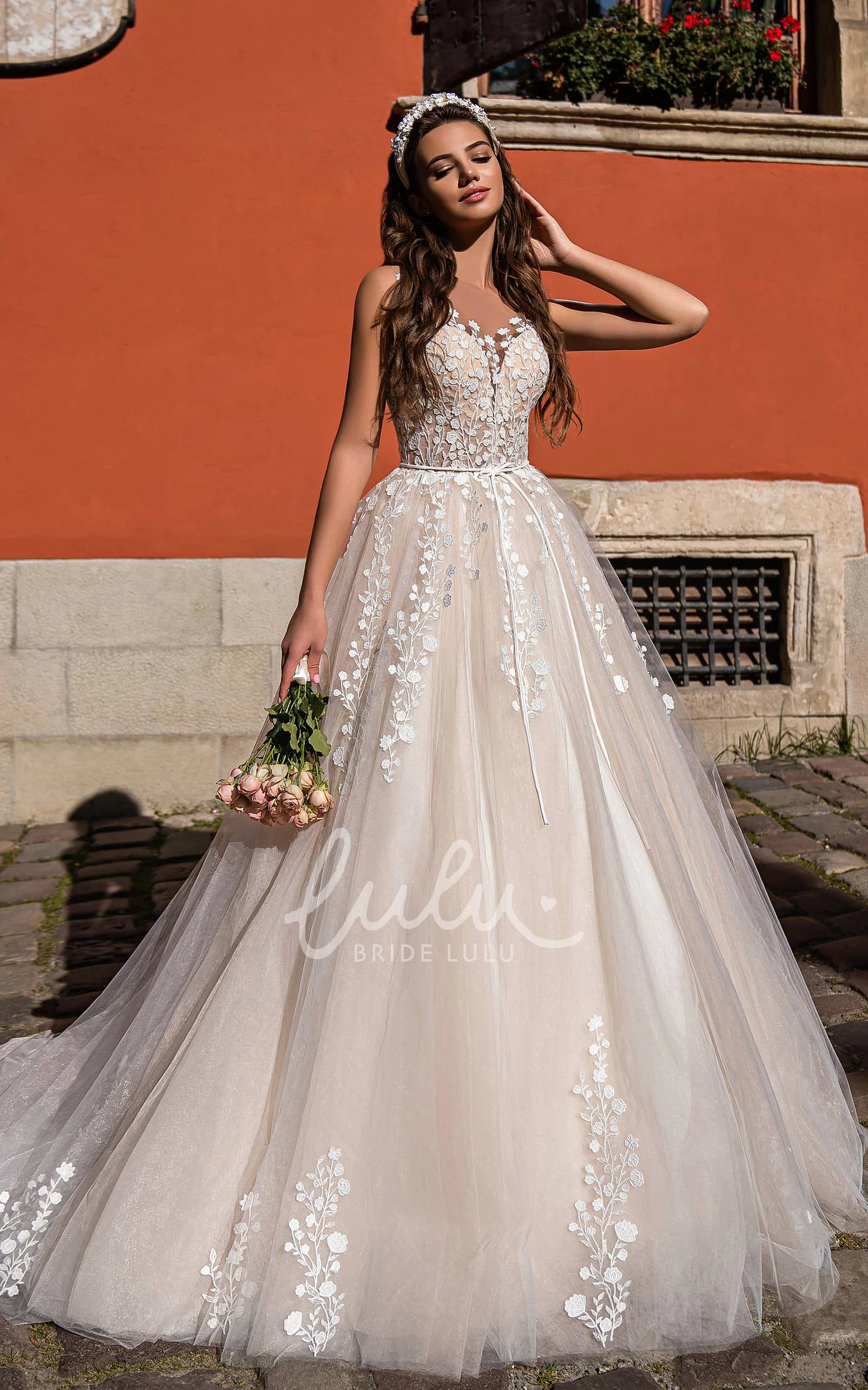 Modern Ball Gown Tulle Wedding Dress with Open Back and Appliques Elegant Bridal Gown 2025