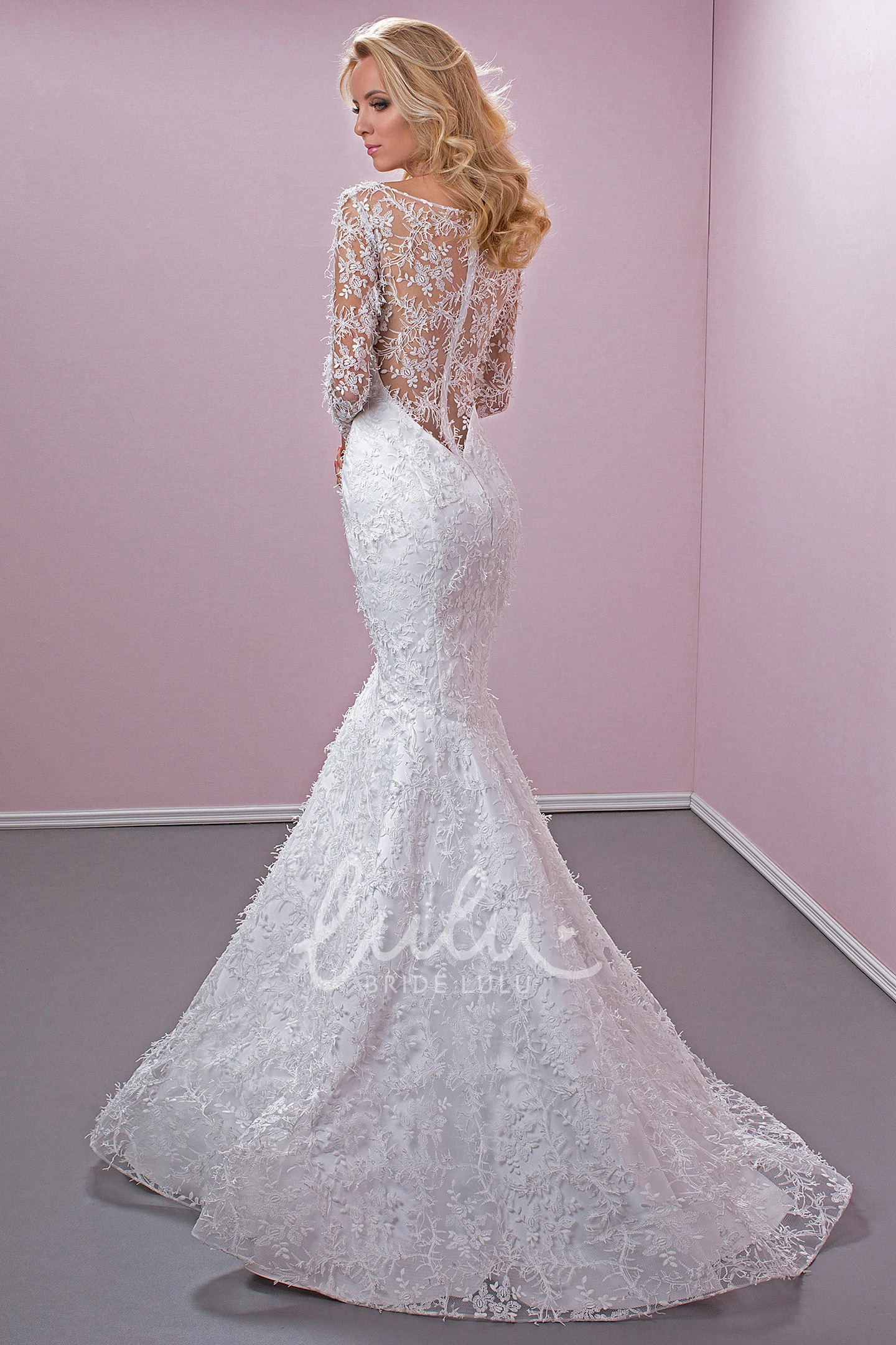 Long Sleeve Mermaid Lace Wedding Dress Appliqued Scoop Neck Court Train