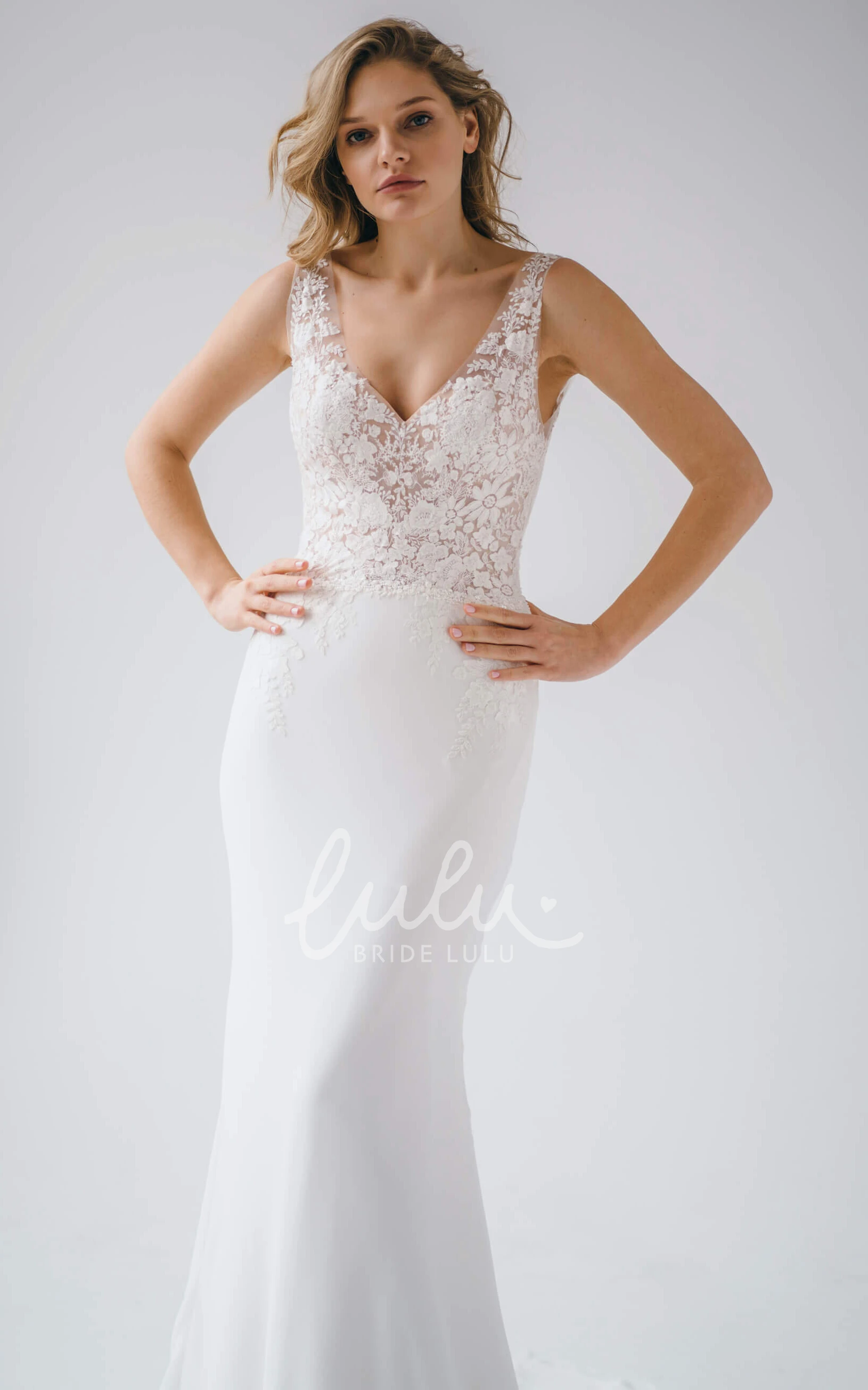 Casual Mermaid Chiffon V-neck Wedding Dress with Appliques Sleeveless