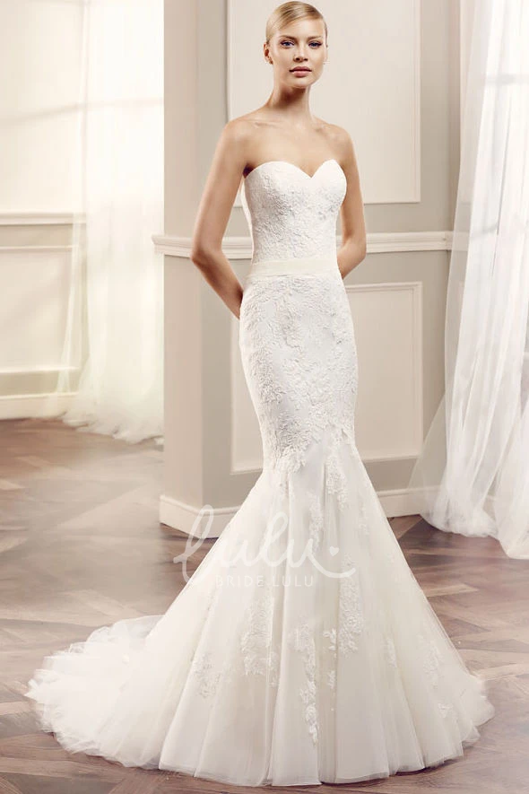 Lace and Tulle Wedding Dress with Sweetheart Neckline Floor-Length Bridal Gown