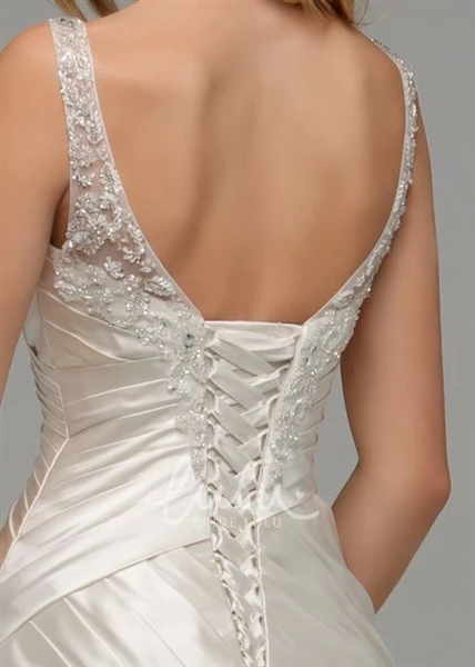 Long-Sleeve Lace Wedding Dress with Sweetheart Neckline and Beading