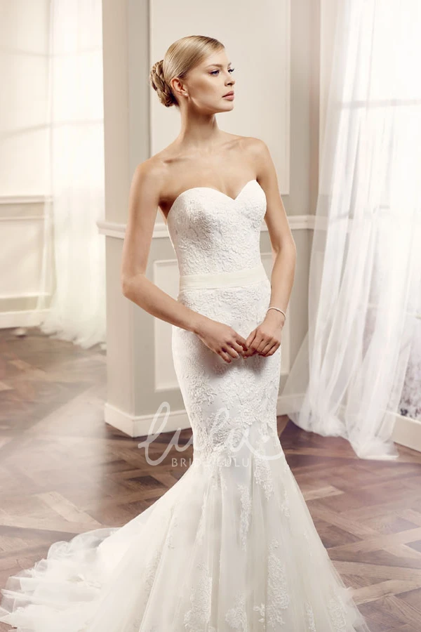 Lace and Tulle Wedding Dress with Sweetheart Neckline Floor-Length Bridal Gown