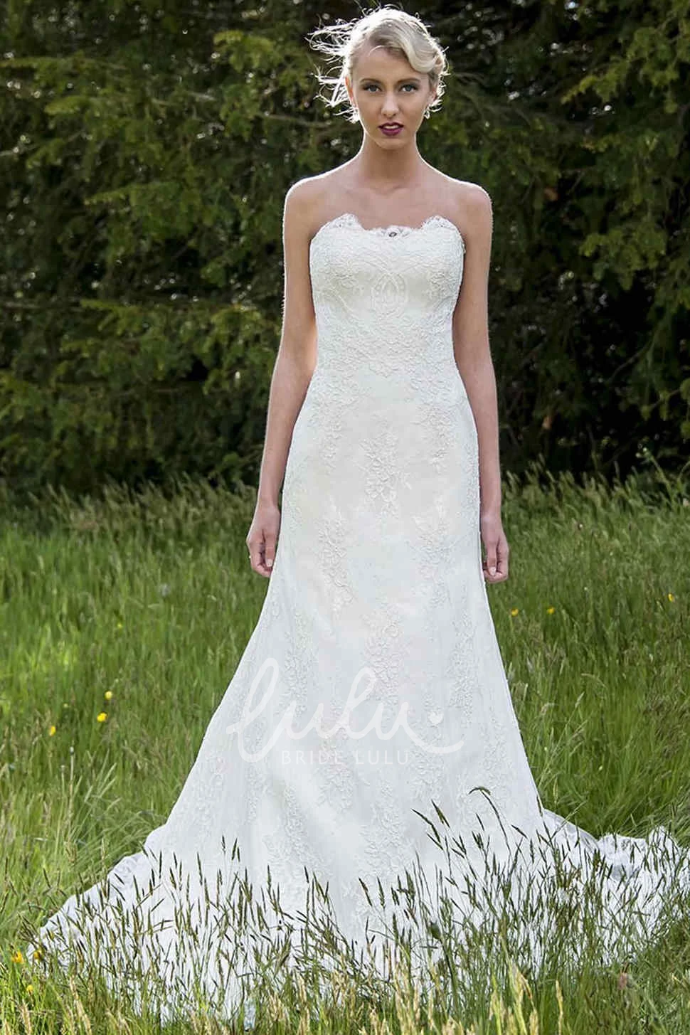 Strapless Lace A-Line Wedding Dress Floor-Length Appliqued Bridal Gown