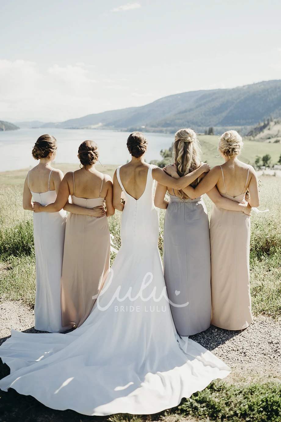 Sleeveless Mermaid Wedding Dress with V-neck and Buttons