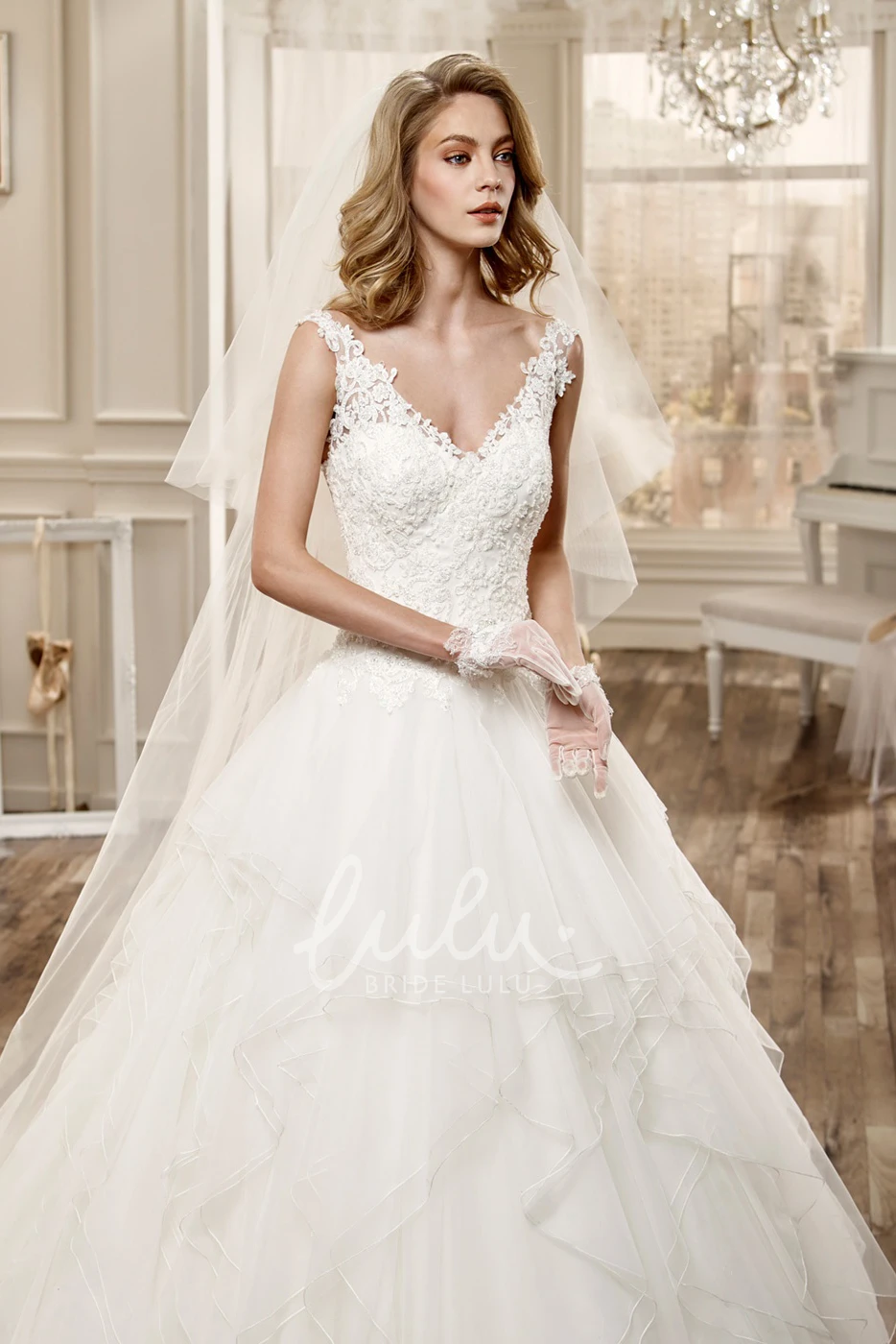 Low-V Neck Ruching Wedding Dress with Open Back Flowy Beach Wedding Dress